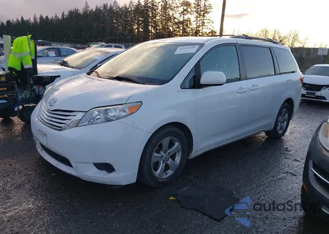 2016 Toyota Sienna Le 8 Passenger z USA, uszkodzony, nr VIN 5TDKK3DC3GS757877